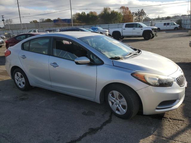 Photo 3 VIN: KNAFK4A62G5565259 - KIA FORTE LX 