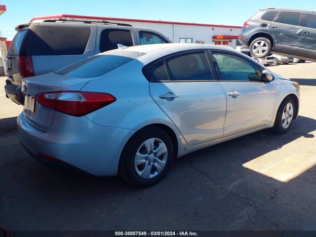 Photo 3 VIN: KNAFK4A63F5434923 - KIA FORTE 