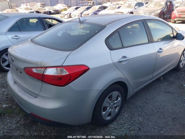 Photo 3 VIN: KNAFK4A63G5587593 - KIA FORTE 