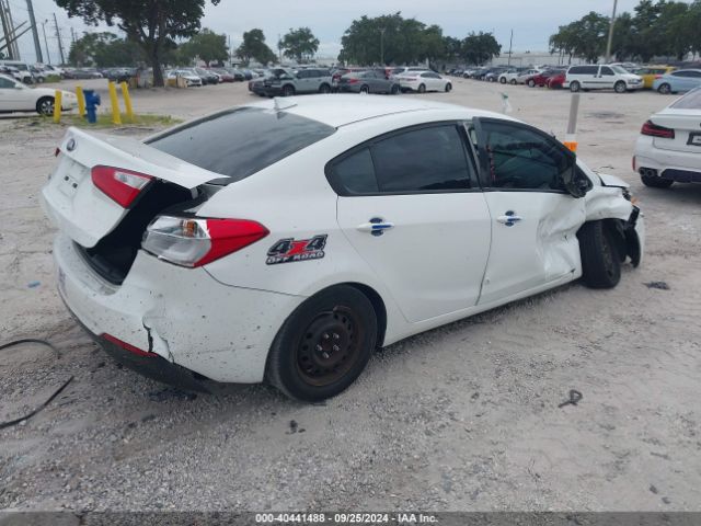 Photo 3 VIN: KNAFK4A63G5606286 - KIA FORTE 