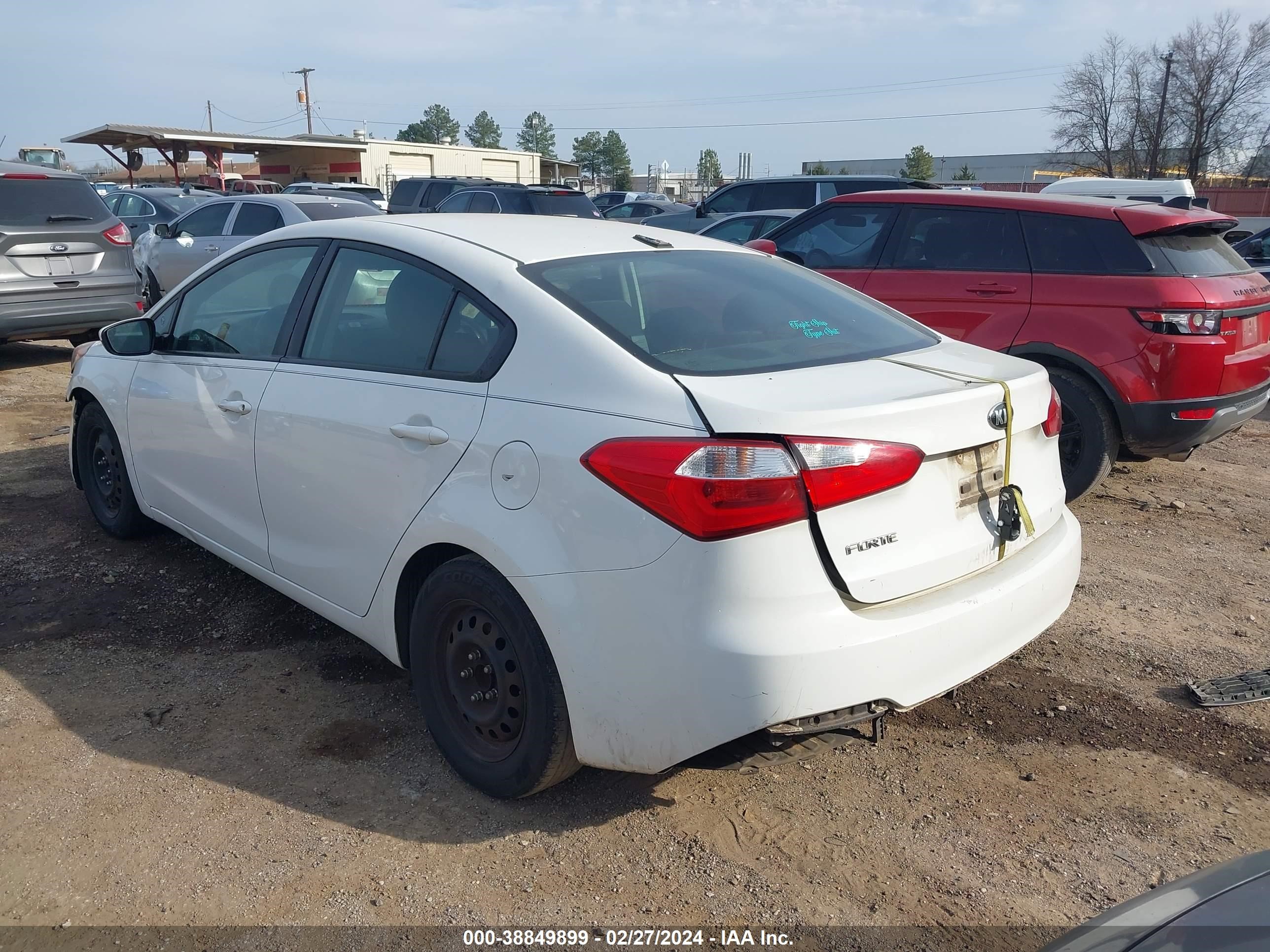 Photo 2 VIN: KNAFK4A63G5606658 - KIA FORTE 