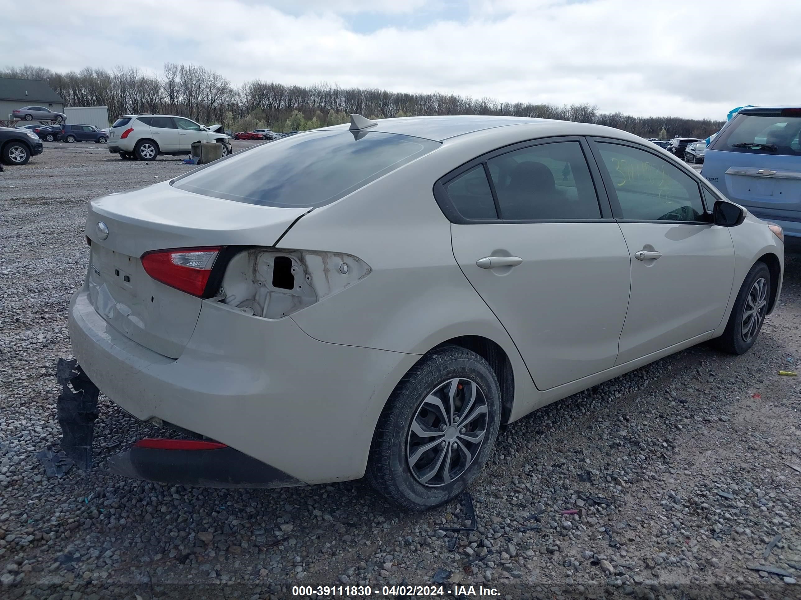 Photo 3 VIN: KNAFK4A64E5172618 - KIA FORTE 