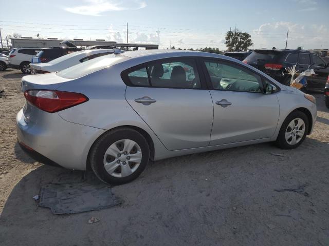 Photo 2 VIN: KNAFK4A64F5391628 - KIA FORTE LX 