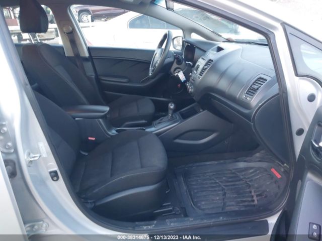 Photo 4 VIN: KNAFK4A64G5613523 - KIA FORTE 