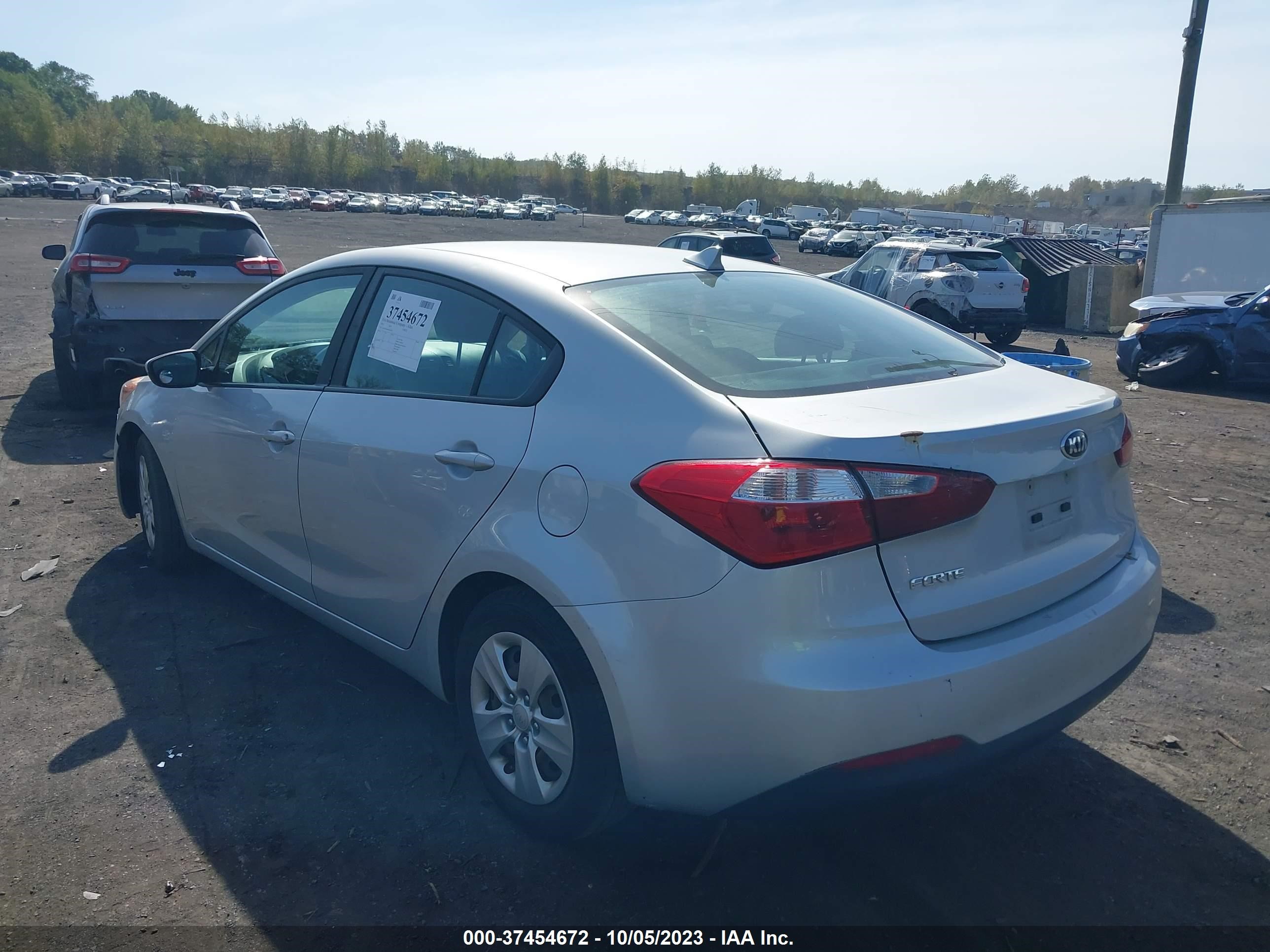 Photo 2 VIN: KNAFK4A64G5614428 - KIA FORTE 