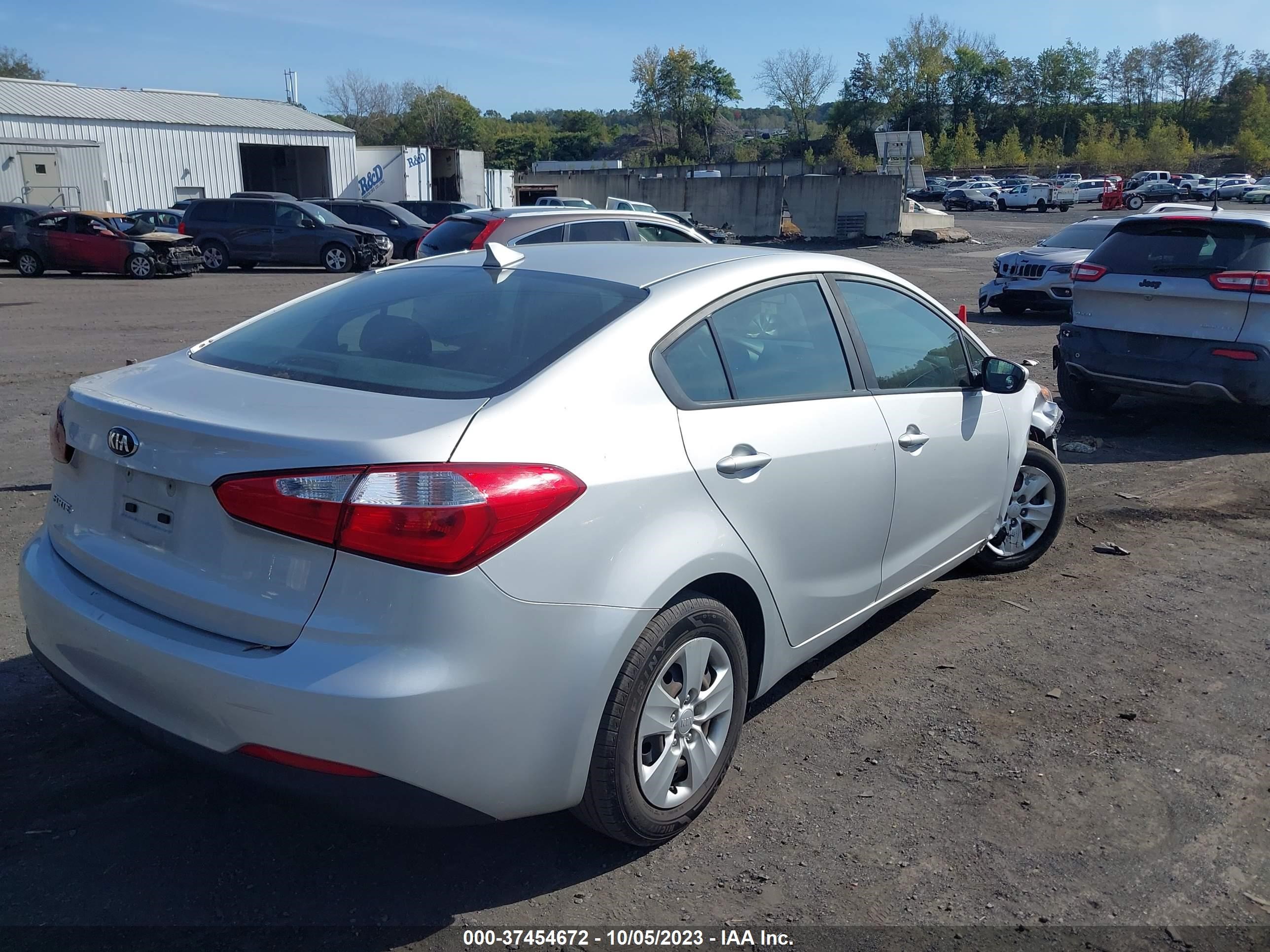 Photo 3 VIN: KNAFK4A64G5614428 - KIA FORTE 