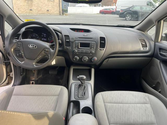 Photo 8 VIN: KNAFK4A65F5258263 - KIA FORTE LX 