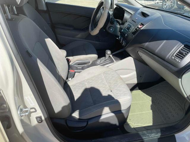 Photo 4 VIN: KNAFK4A65F5327565 - KIA FORTE LX 