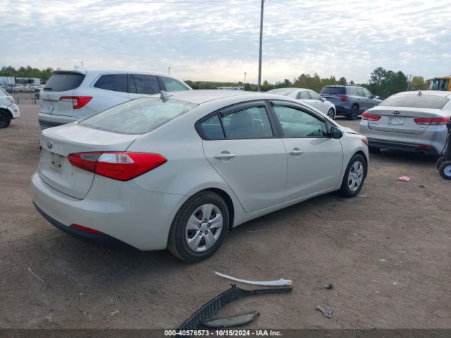 Photo 3 VIN: KNAFK4A65F5370982 - KIA FORTE 