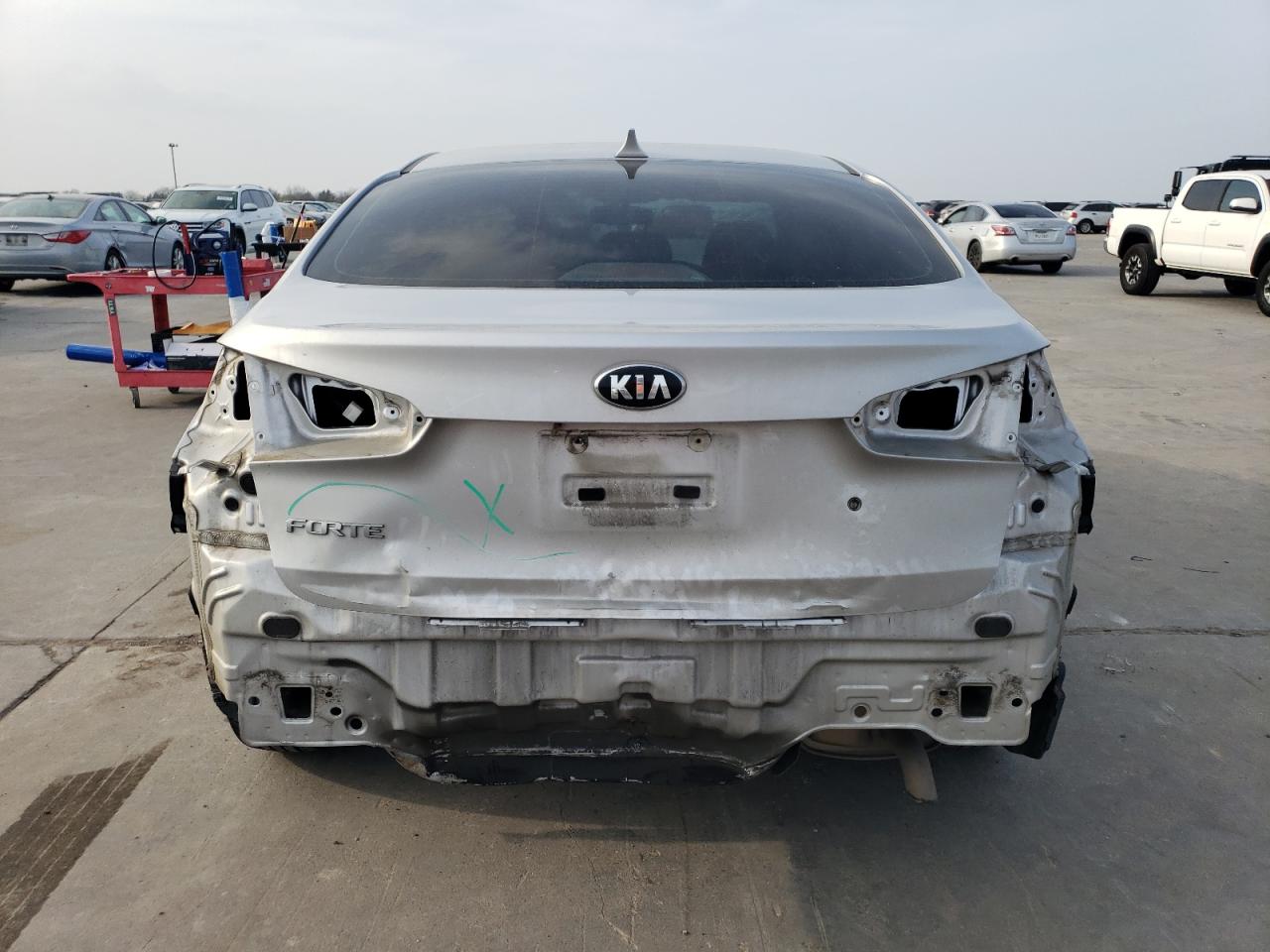 Photo 5 VIN: KNAFK4A65F5381464 - KIA FORTE 