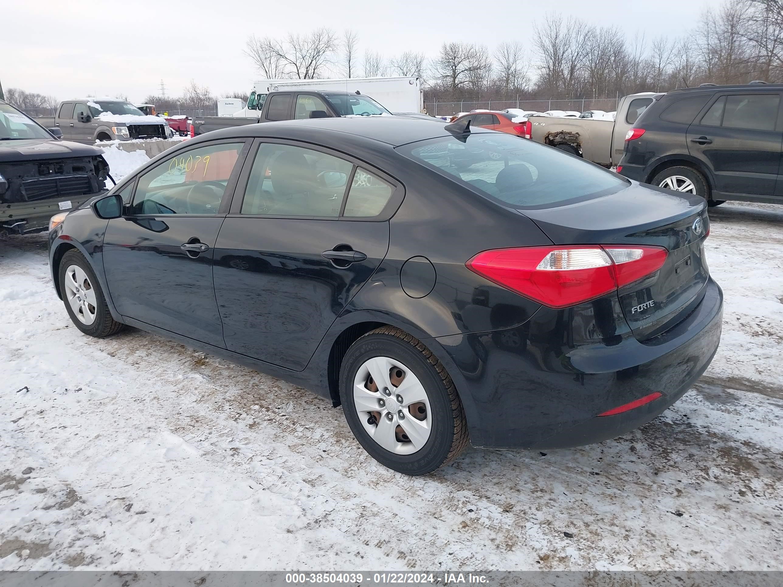 Photo 2 VIN: KNAFK4A65F5436592 - KIA FORTE 