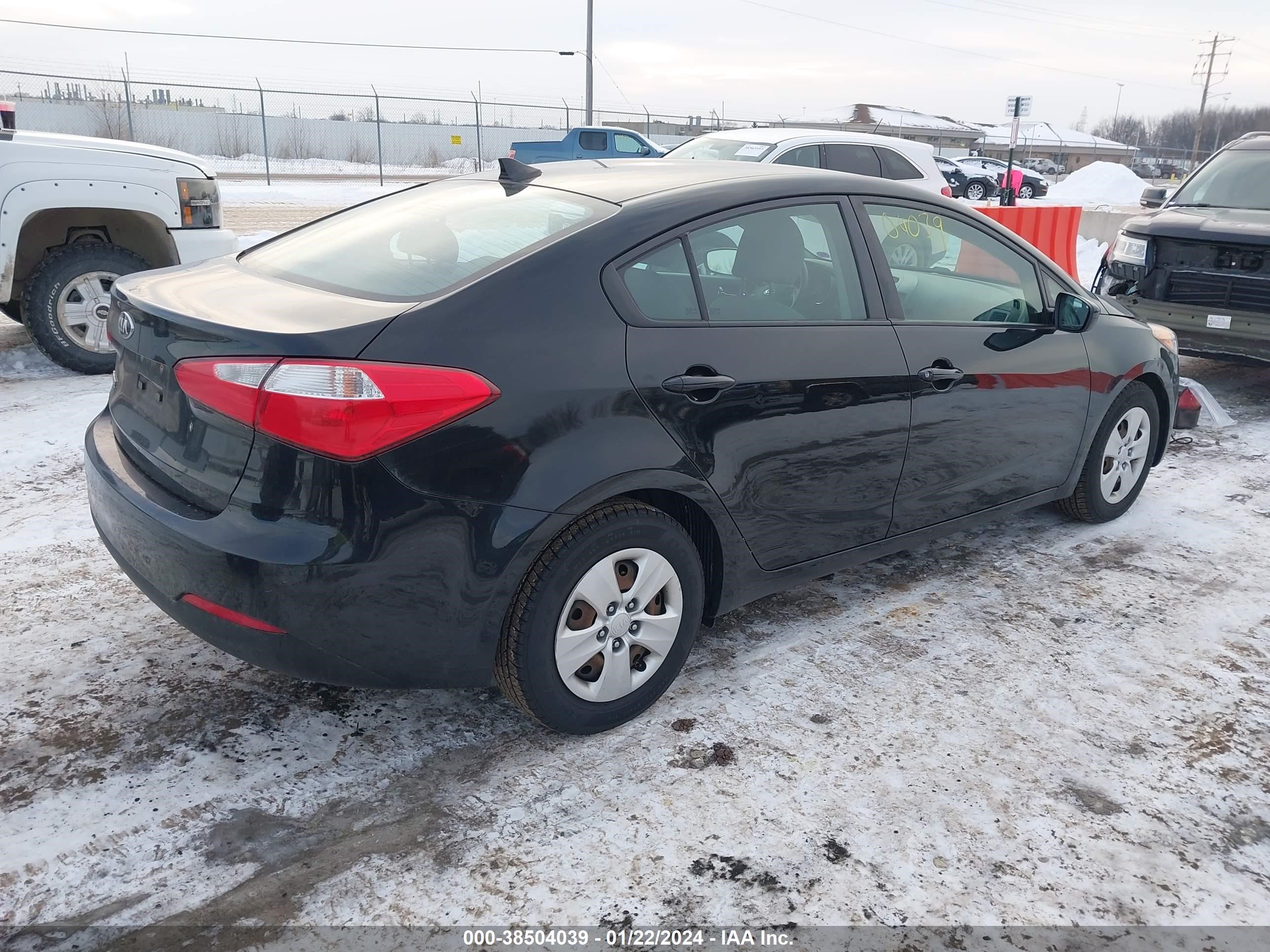 Photo 3 VIN: KNAFK4A65F5436592 - KIA FORTE 