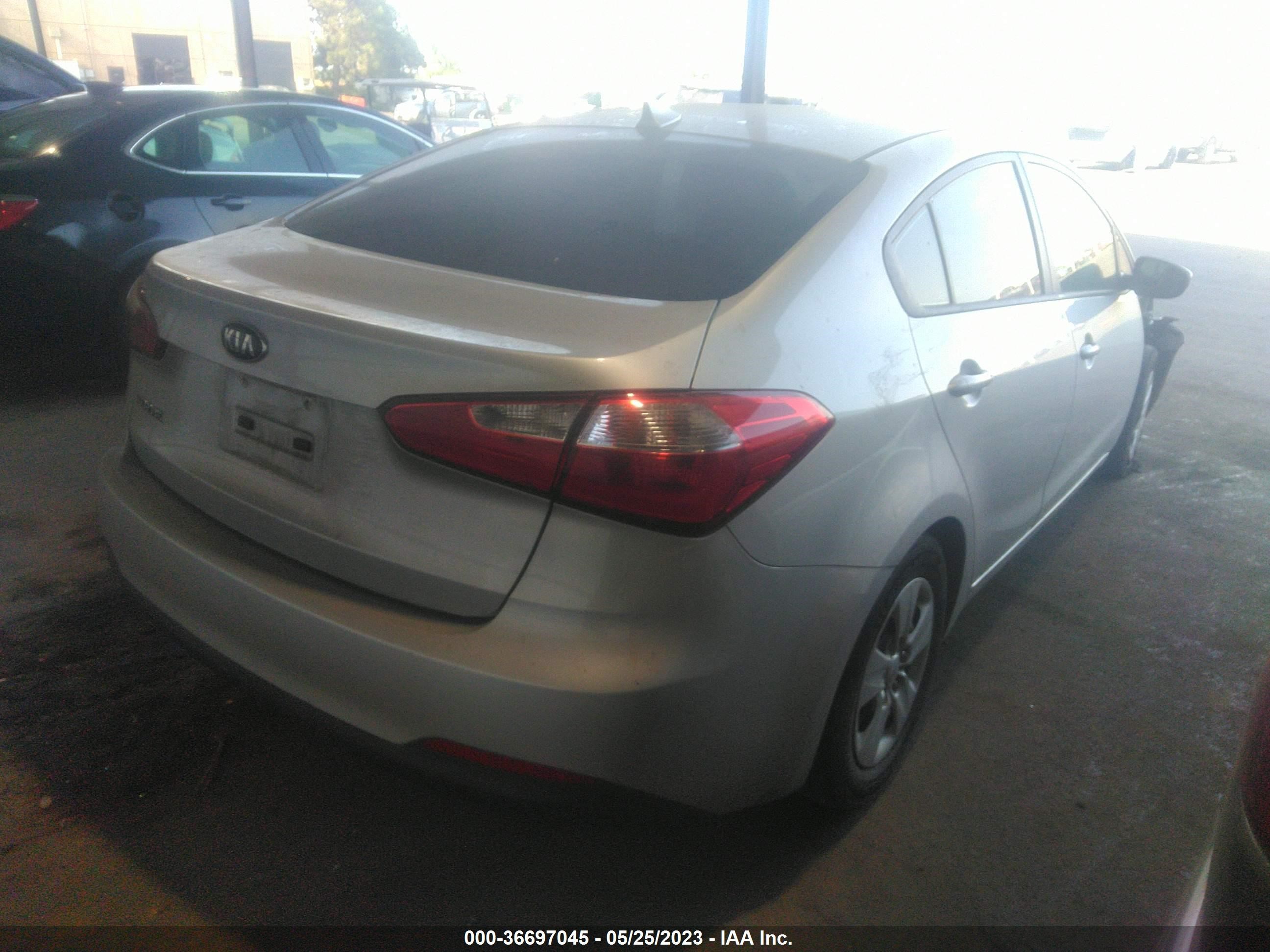 Photo 3 VIN: KNAFK4A65G5461042 - KIA FORTE 