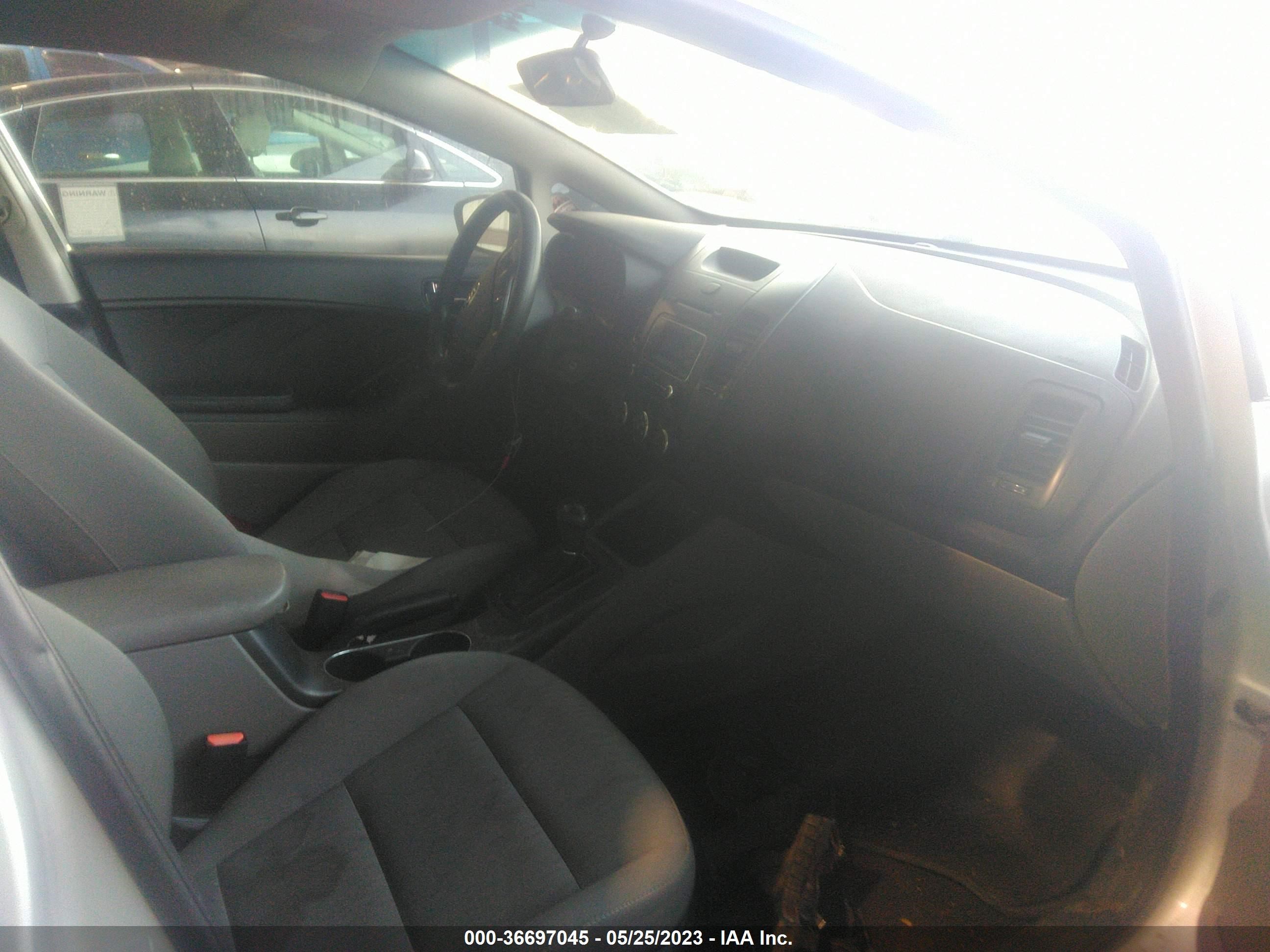 Photo 4 VIN: KNAFK4A65G5461042 - KIA FORTE 