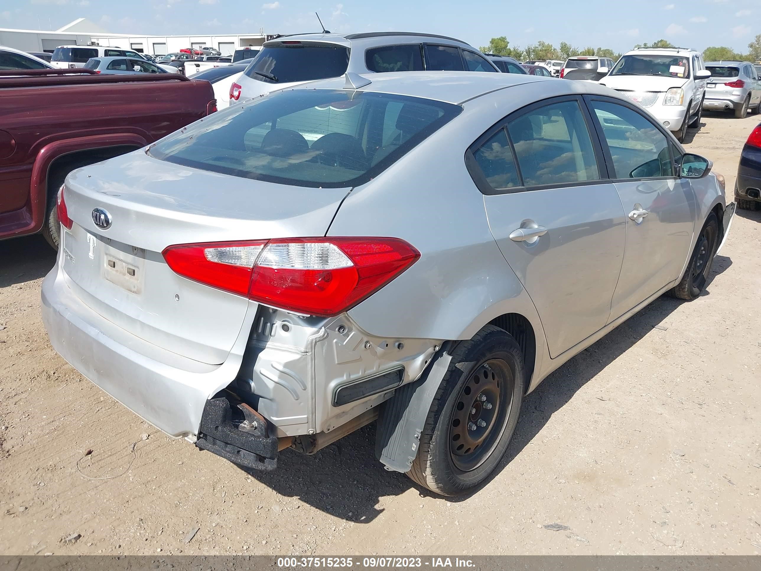 Photo 3 VIN: KNAFK4A66E5164505 - KIA FORTE 