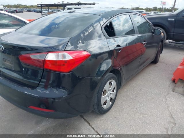 Photo 3 VIN: KNAFK4A66F5327798 - KIA FORTE 