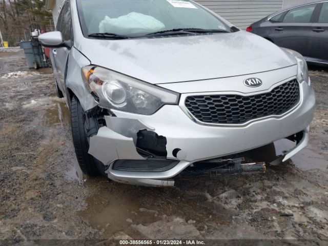 Photo 5 VIN: KNAFK4A66F5371848 - KIA FORTE 