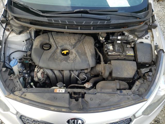 Photo 6 VIN: KNAFK4A66F5405657 - KIA FORTE LX 