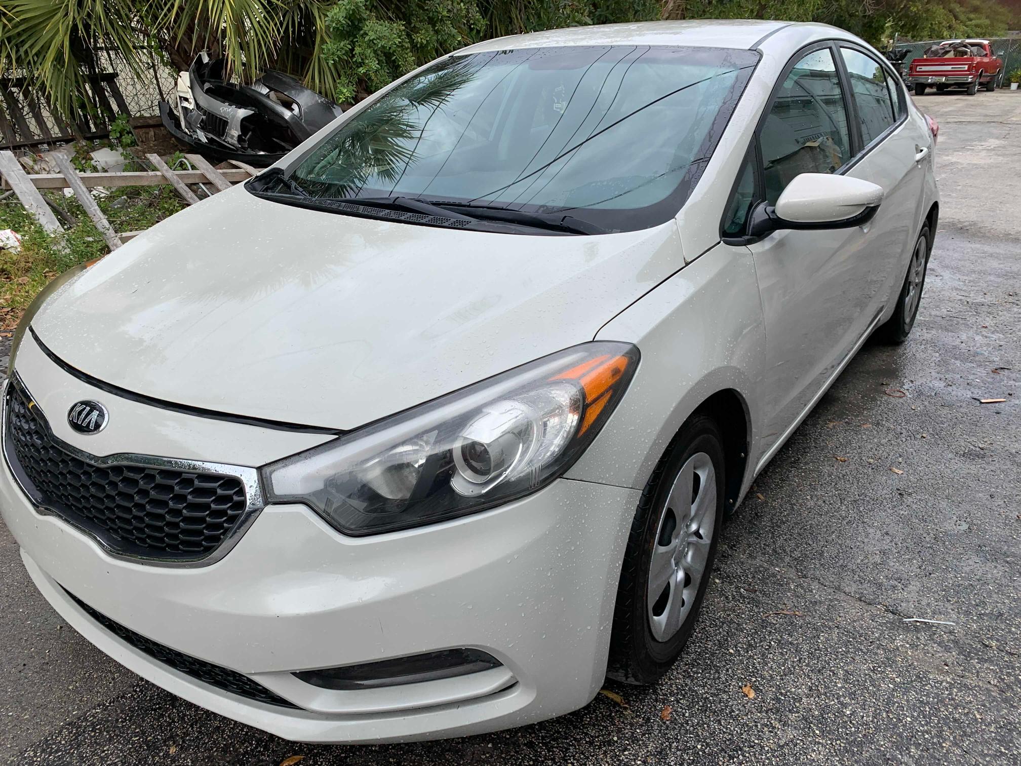 Photo 1 VIN: KNAFK4A66F5412706 - KIA FORTE LX 