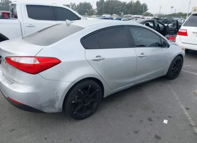 Photo 3 VIN: KNAFK4A66F5426153 - KIA FORTE 