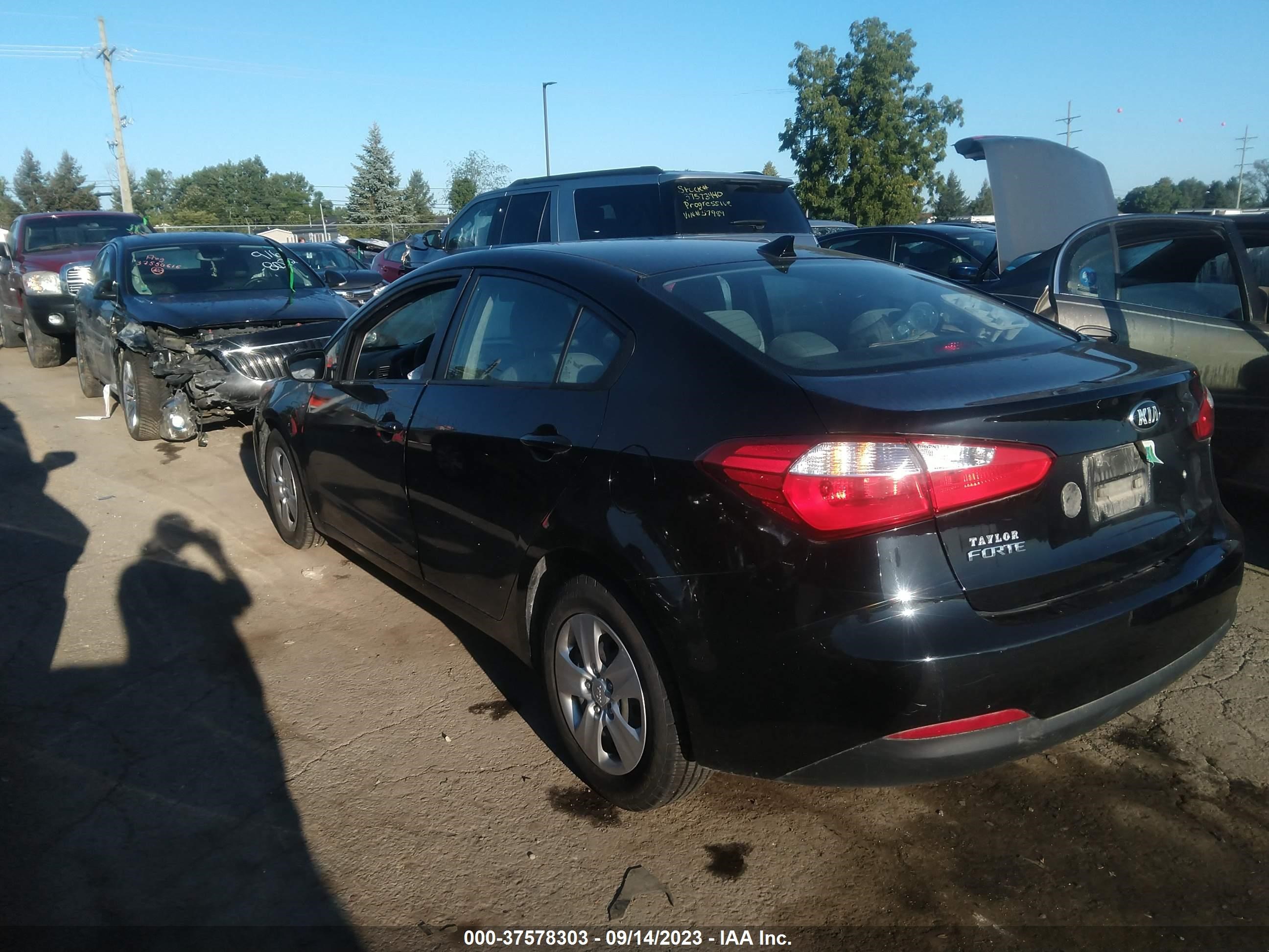 Photo 2 VIN: KNAFK4A66F5436567 - KIA FORTE 