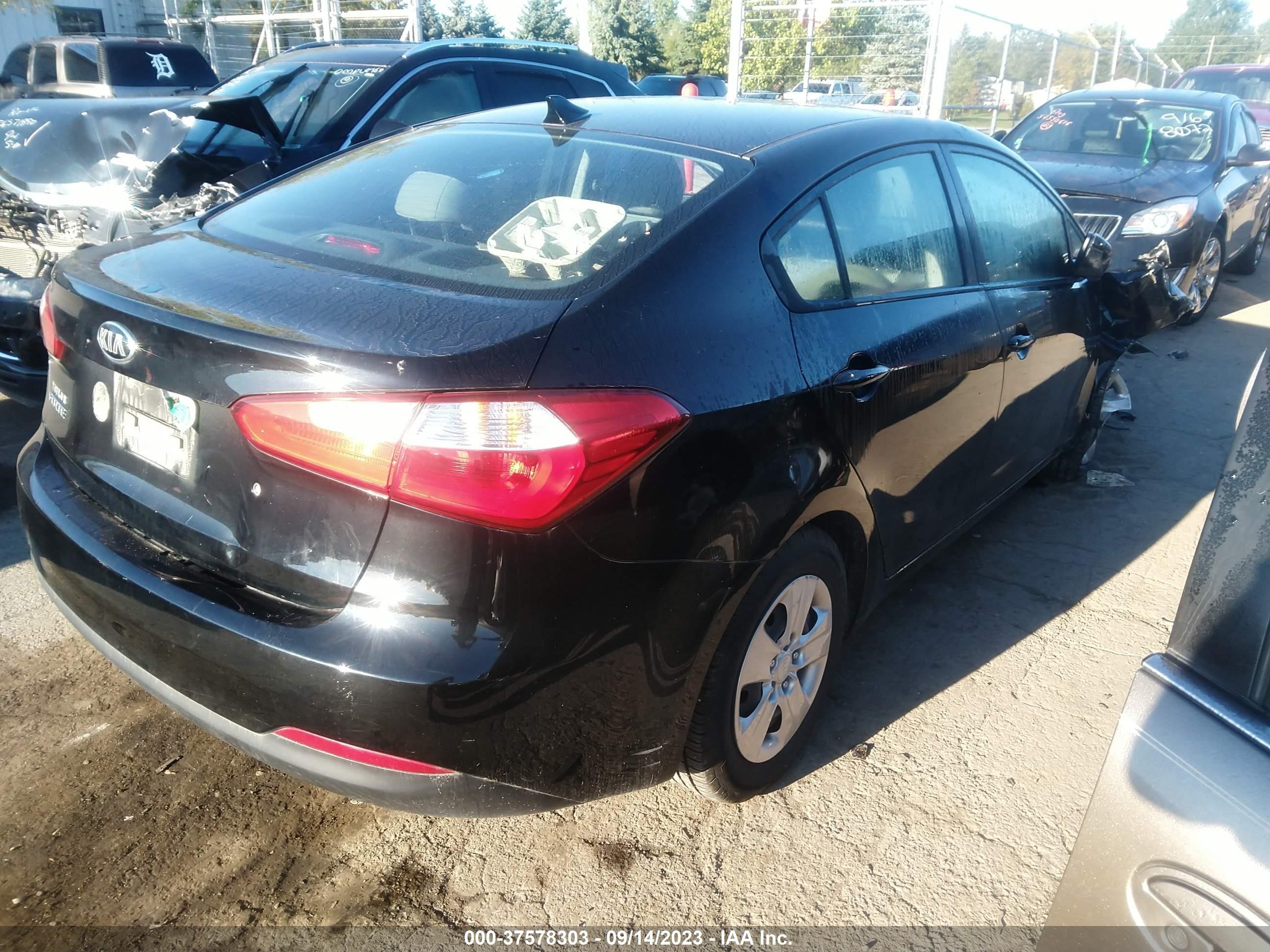 Photo 3 VIN: KNAFK4A66F5436567 - KIA FORTE 