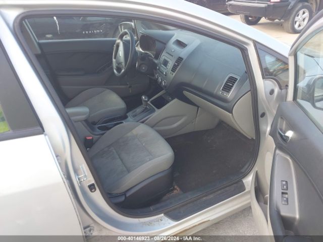 Photo 4 VIN: KNAFK4A67F5371521 - KIA FORTE 