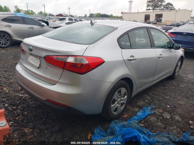 Photo 3 VIN: KNAFK4A67F5411824 - KIA FORTE 