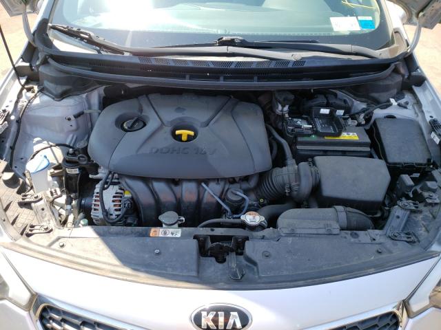 Photo 6 VIN: KNAFK4A67F5417638 - KIA FORTE LX 