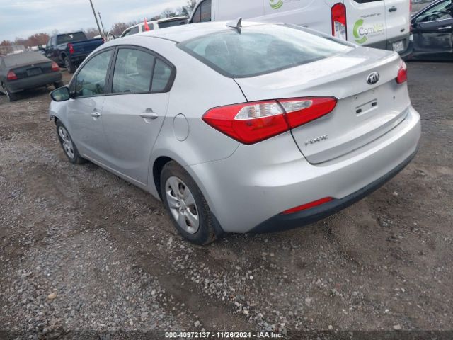 Photo 2 VIN: KNAFK4A67F5430955 - KIA FORTE 