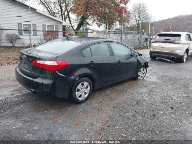 Photo 3 VIN: KNAFK4A67G5567587 - KIA FORTE 