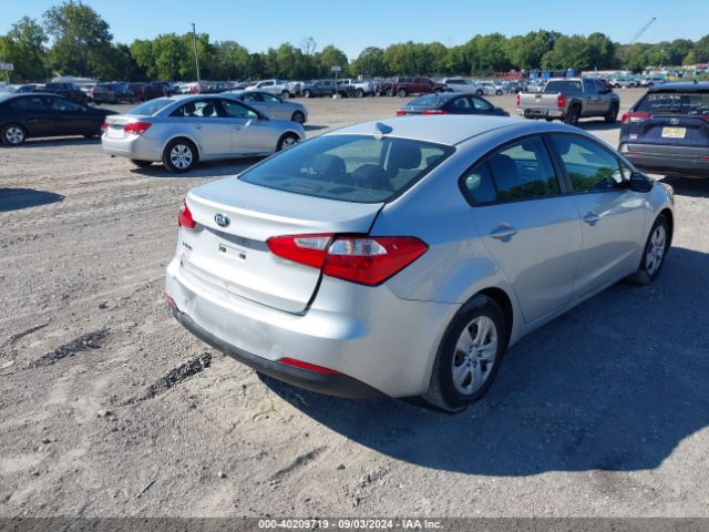 Photo 3 VIN: KNAFK4A67G5568531 - KIA FORTE 