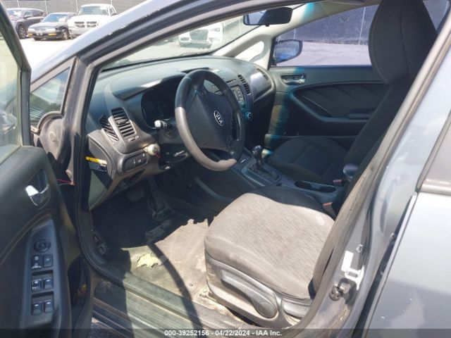 Photo 4 VIN: KNAFK4A67G5570909 - KIA FORTE 