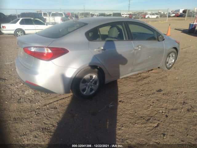 Photo 3 VIN: KNAFK4A68F5298689 - KIA FORTE 