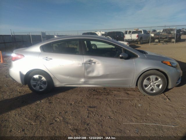 Photo 5 VIN: KNAFK4A68F5298689 - KIA FORTE 