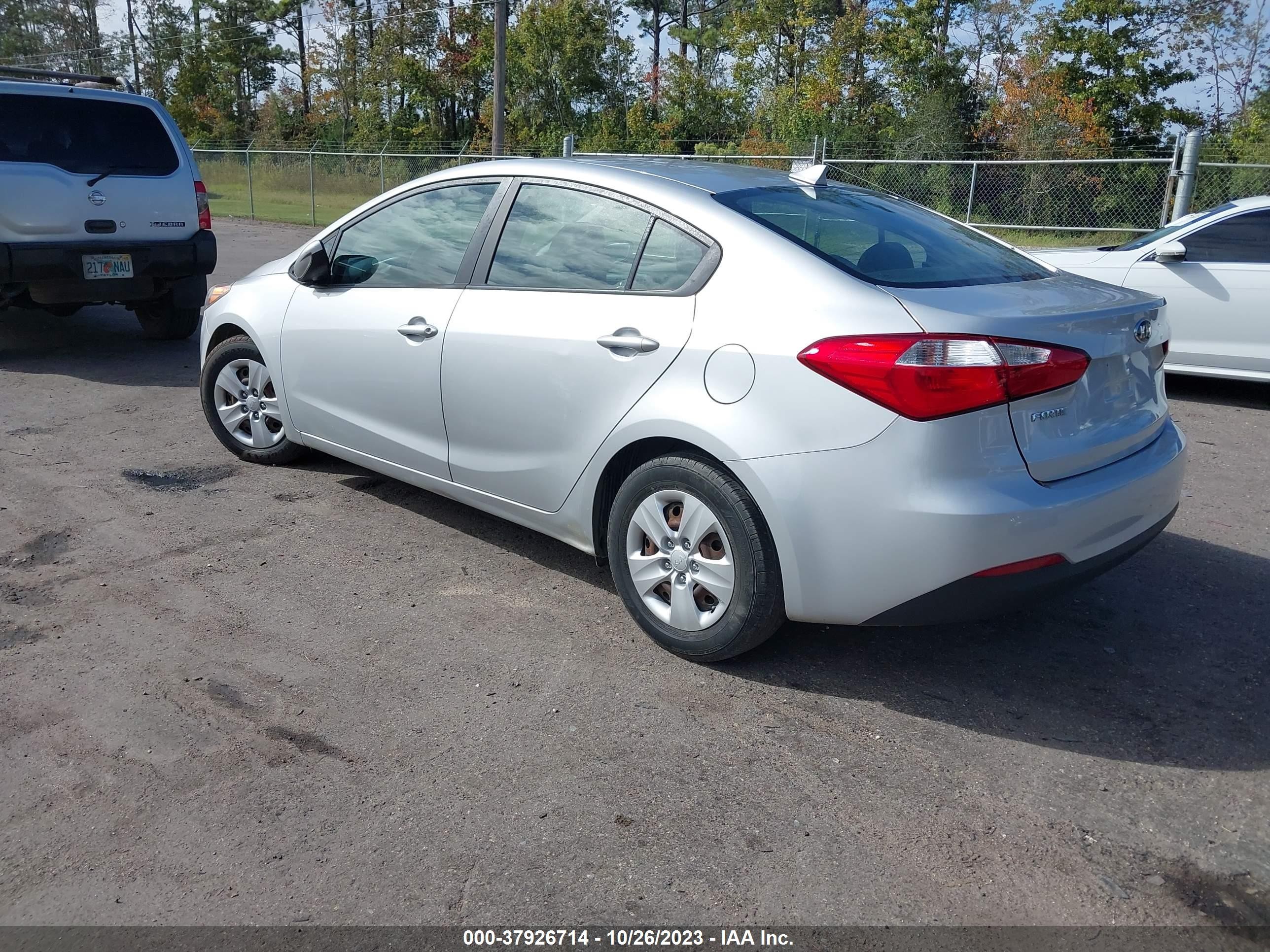 Photo 2 VIN: KNAFK4A68F5329438 - KIA FORTE 