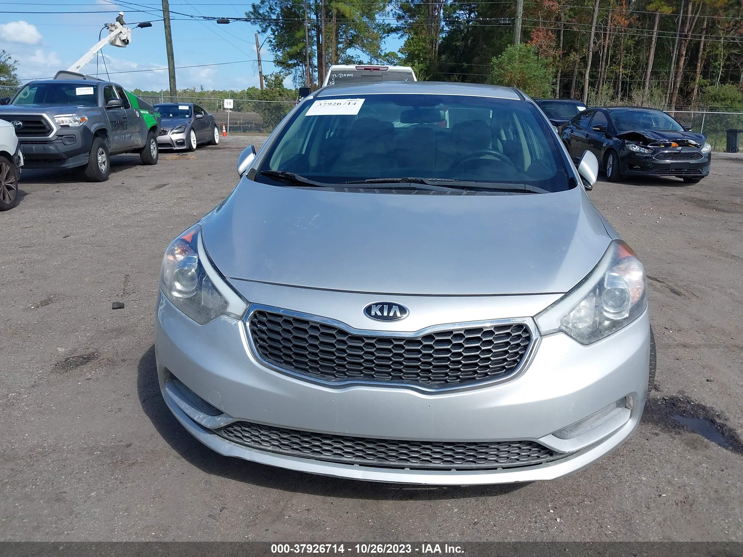 Photo 5 VIN: KNAFK4A68F5329438 - KIA FORTE 