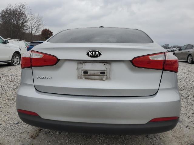 Photo 5 VIN: KNAFK4A68F5330119 - KIA FORTE LX 