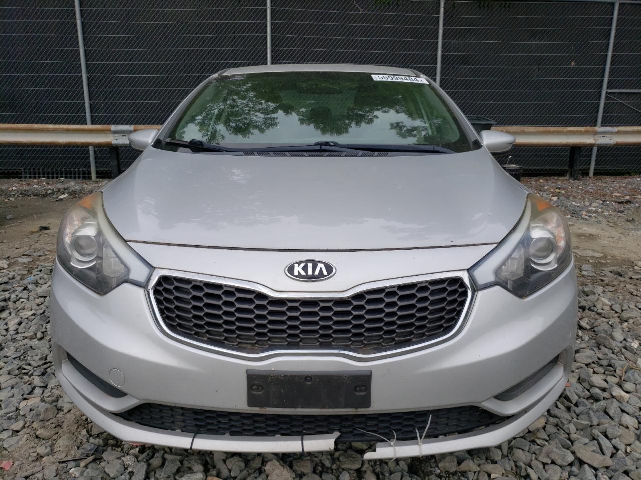 Photo 4 VIN: KNAFK4A68F5371172 - KIA FORTE 