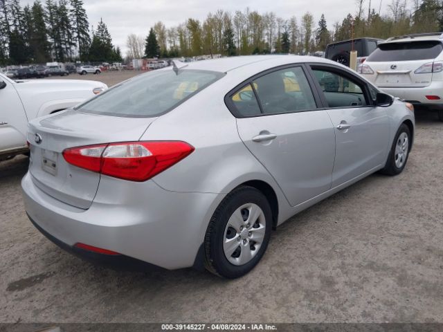 Photo 3 VIN: KNAFK4A68F5373732 - KIA FORTE 