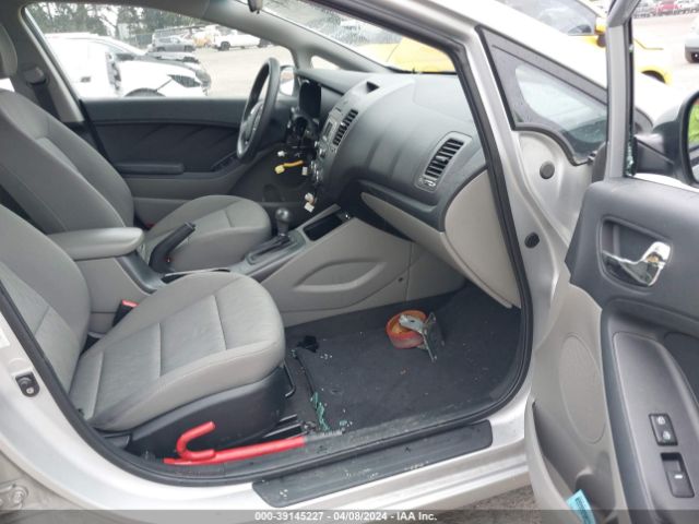 Photo 4 VIN: KNAFK4A68F5373732 - KIA FORTE 