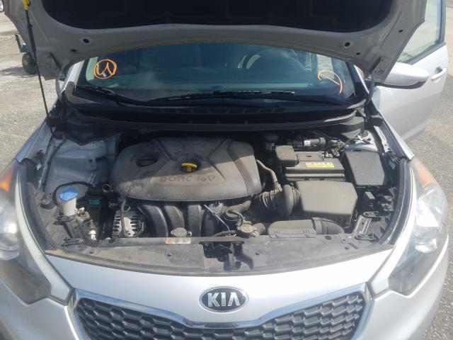 Photo 6 VIN: KNAFK4A68F5378137 - KIA FORTE LX 