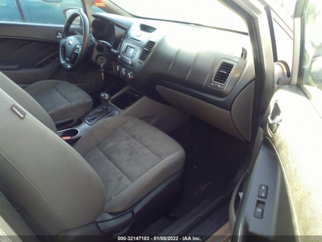 Photo 4 VIN: KNAFK4A68F5399411 - KIA FORTE 