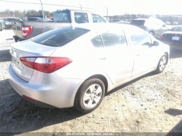 Photo 3 VIN: KNAFK4A68F5433475 - KIA FORTE 