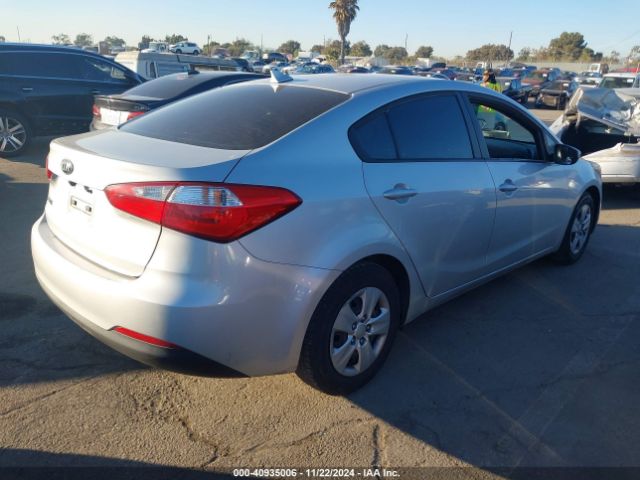 Photo 3 VIN: KNAFK4A68G5565301 - KIA FORTE 