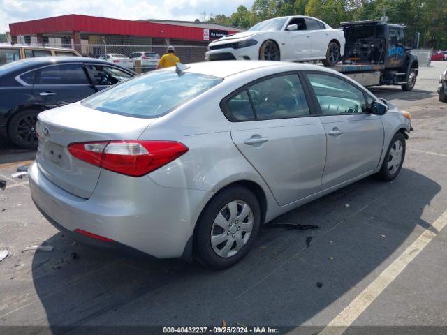 Photo 3 VIN: KNAFK4A68G5582261 - KIA FORTE 