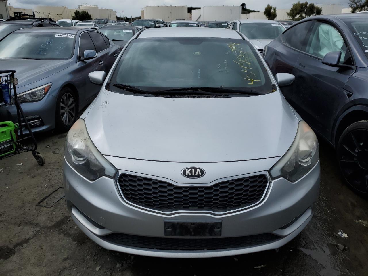 Photo 4 VIN: KNAFK4A69E5075673 - KIA FORTE 