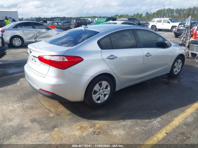 Photo 3 VIN: KNAFK4A69F5297986 - KIA FORTE 