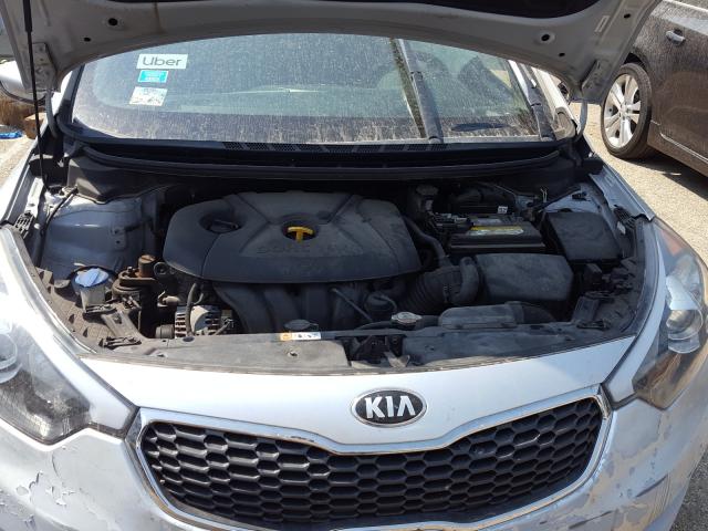 Photo 6 VIN: KNAFK4A69F5300675 - KIA FORTE LX 