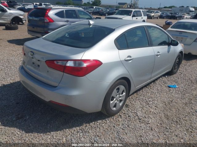 Photo 3 VIN: KNAFK4A69F5338519 - KIA FORTE 